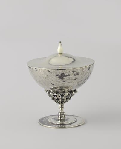 Suikerpot of bonbonnière, met deksel met peervormige knop van ivoor