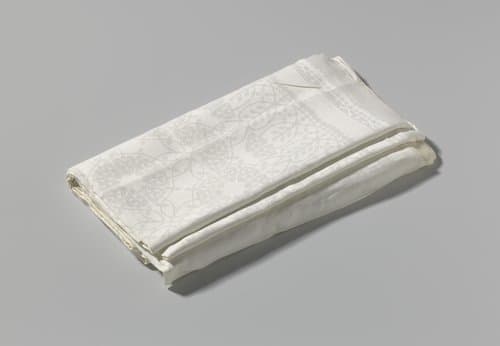 Tafellaken van wit linnendamast met patroon "Hop"