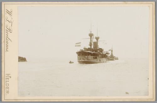 Pantserdekschip Hr. Ms. Koningin Wilhelmina der Nederlanden op zee