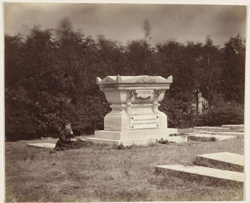 Vrouw bij het grafmonument van Salomon Verveer