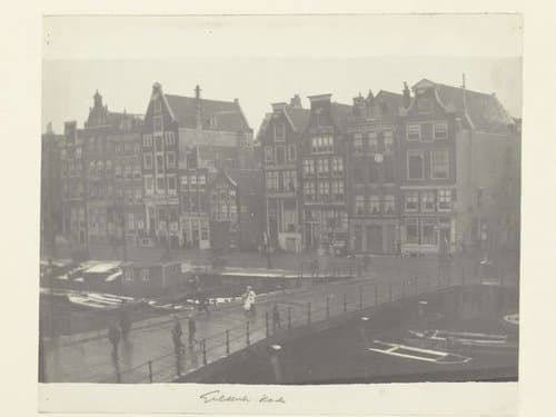 Gezicht op de Geldersekade in Amsterdam