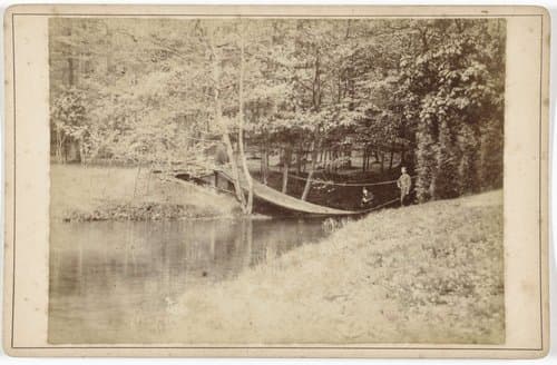 Hangbrug in de tuin van kasteel Rozendaal bij Velp