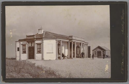 Gezicht op een paviljoen, mogelijk een militair wachthuis, in vermoedelijk Zeeland