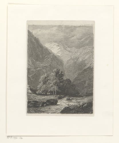 Berglandschap met loofbomen in een dal