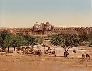 Agra. The Fort by Photoglob Co. (Zurich, active c. 1890–1910)