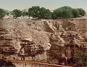 Gwalior. Urwai by Photoglob Co. (Zurich, active c. 1890–1910)
