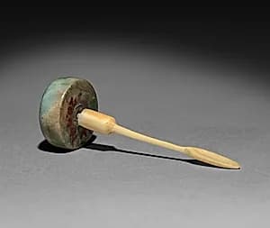 Snuff Bottle (stopper) by Unknown Artist
