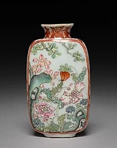Snuff Bottle with Stopper by Unknown Artist