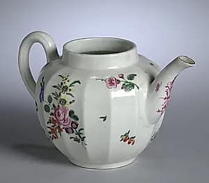 Teapot by Worcester Porcelain Factory (British, established 1751)