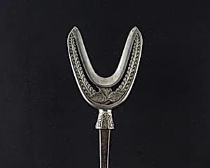 Arrowhead (<i>Yanone</i>) by Unknown Artist