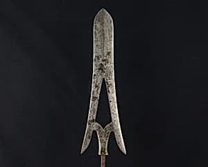 Arrowhead (<i>Yanone</i>) by Unknown Artist