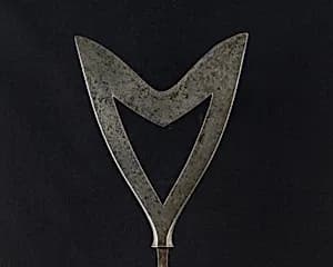 Arrowhead (<i>Yanone</i>) by Unknown Artist