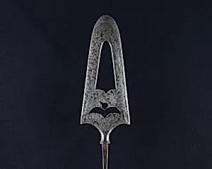 Arrowhead (<i>Yanone</i>) by Unknown Artist