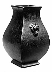 Vase (Fang) by Unknown Artist