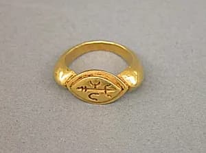 Stirrup-Shaped Ring with Oblong Bezel with Sri by Unknown Artist