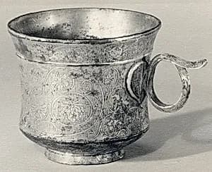 唐 鎏金青銅鏨花杯|Cup with ring handle by Unknown Artist