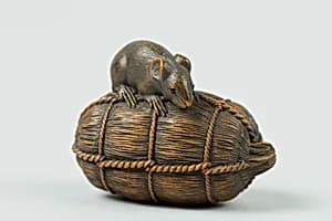 俵鼠木彫根付|Netsuke of Rat on a Bale of Rice by Unknown Artist