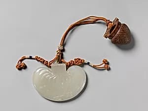 清　玉雕花苞形佩件|Pendant in the form of a flower bud by Unknown Artist