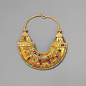 Miniature broad collar