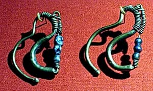 S-hoop earrings with pearls by Unknown Artist