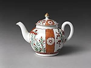 Teapot with Japanese-style flowers by Worcester factory