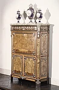 Upright secretary
