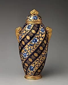 Urn with lid