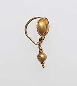 Gold earring with disc and pendant by Unknown Artist