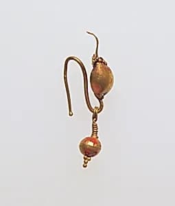Gold earring with disc and pendant by Unknown Artist