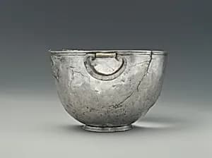 Silver bowl with swinging handles by Unknown Artist