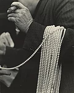 Pearl Seller