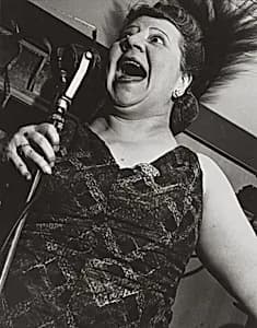 Singer, Café Metropole