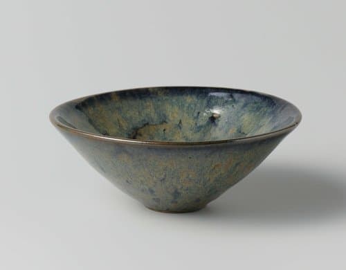 Tea bowl with a brownish blue glaze by anonymous