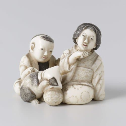 Netsuke in the form of a woman and child with a cat by Ryogyoku