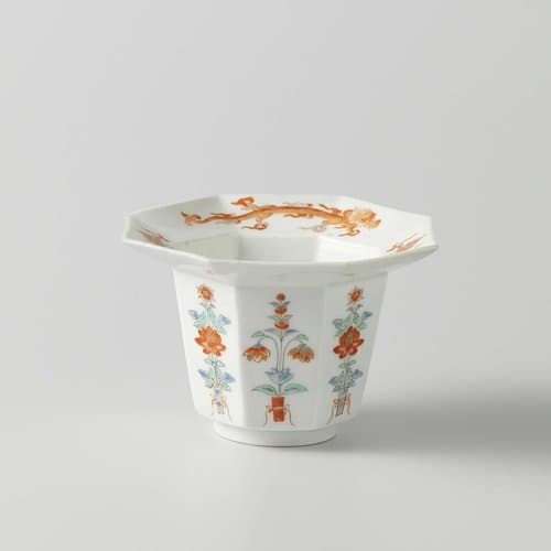 Octagonal bowl with floral motifs, dragons and pearls by anonymous