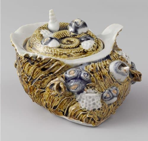 Covered box in the shape of a conch by anonymous
