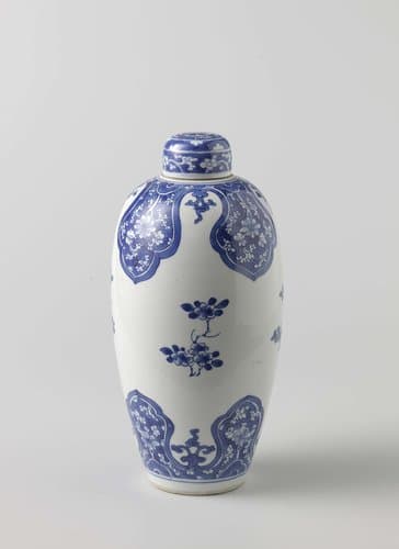 Eivormige dekselpot met bloemranken in cartouches by anonymous