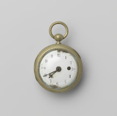 Herenhorloge van verzilverd koper met sleutel by anonymous