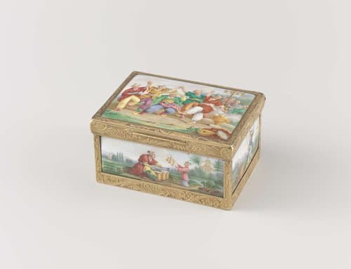 Snuifdoos van goud, rechthoekig met gewelfd deksel. Geheel geëmailleerd en beschilderd met Chinoiserieën by anonymous