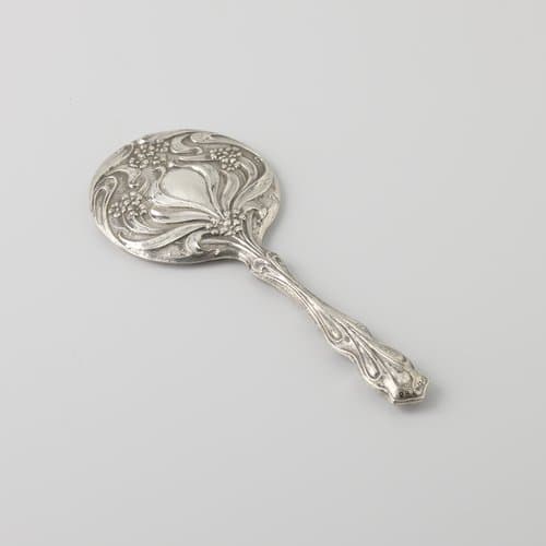 Handspiegel met gedreven Jugendstilornament by anonymous