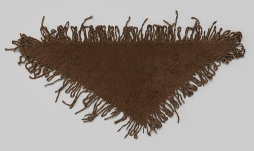 Driekantige bruine omslagdoek met franjes langs de drie kanten by anonymous