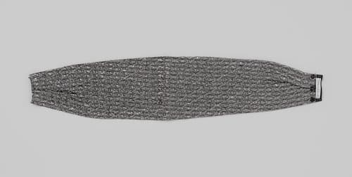 Hoofdband van zwart zilverbrokaat by anonymous