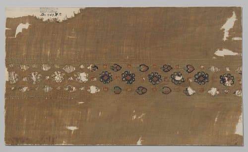 Weefselfragment met clavus (?) by anonymous