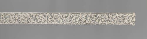 Strook naaldkant met lopende spiralen by anonymous