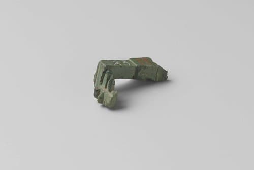 Fragment van een sleutel by Unknown Artist