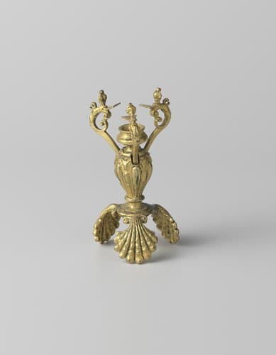 Schroef met balustervormige stam, op drie schelpvormige poten by anonymous