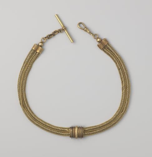Chatelaine van verguld koper samengesteld uit twee draadkettingen met schuif by anonymous