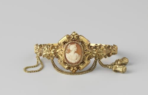 Armband van holgeslagen goud by Unknown Artist