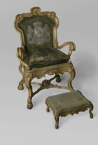 Stadtholder’s chair and footstool by Xavery (Maria Christina Robart) , weduwe Jan Baptist