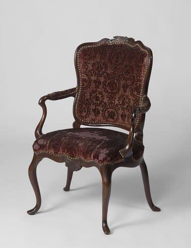 Armstoel van mahoniehout by anonymous